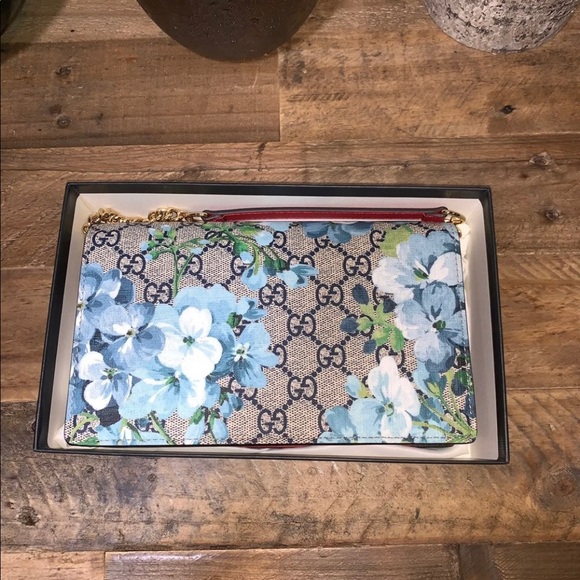 Gucci GG Supreme Blossoms Wallet on a Chain - Picture 4 of 7
